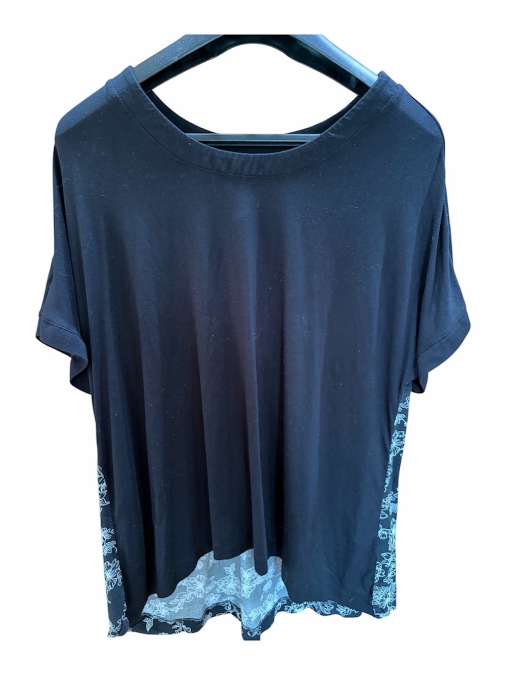 Ava & Viv | Black Short Sleeve High-Low Tee with Floral Back